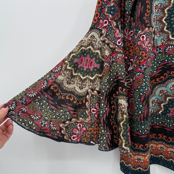 La Vanya Top Women 1X Multicolor Flare Sleeves Southwest Paisley Stretch Tunic - Picture 2 of 12